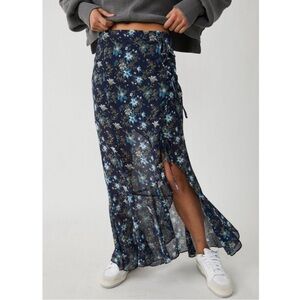 FREE PEOPLE Femme Edge Maxi
Skirt / Ink Combo Floral Navy Blue Maxi Skirt